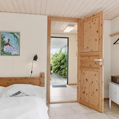 Pet Friendly In With Kitchen