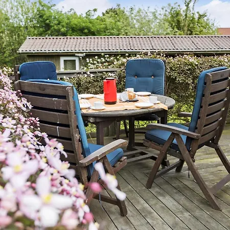 Pet Friendly In With Kitchen Holiday home