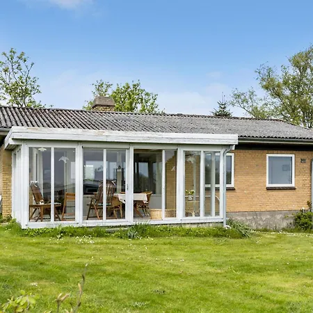 Pet Friendly In With Kitchen